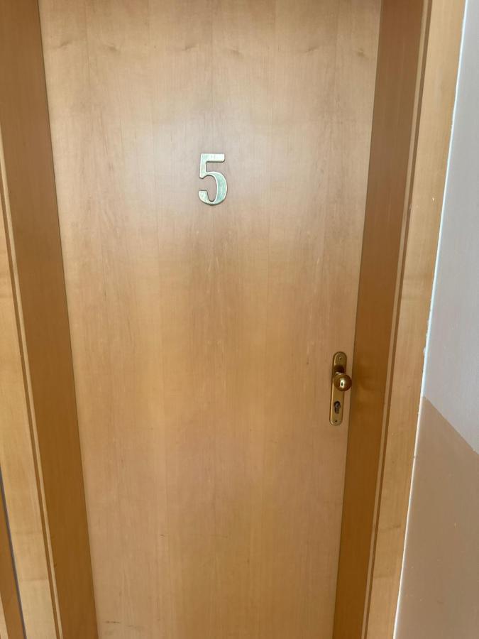 Havanna Pension Sankt Poelten Esterno foto