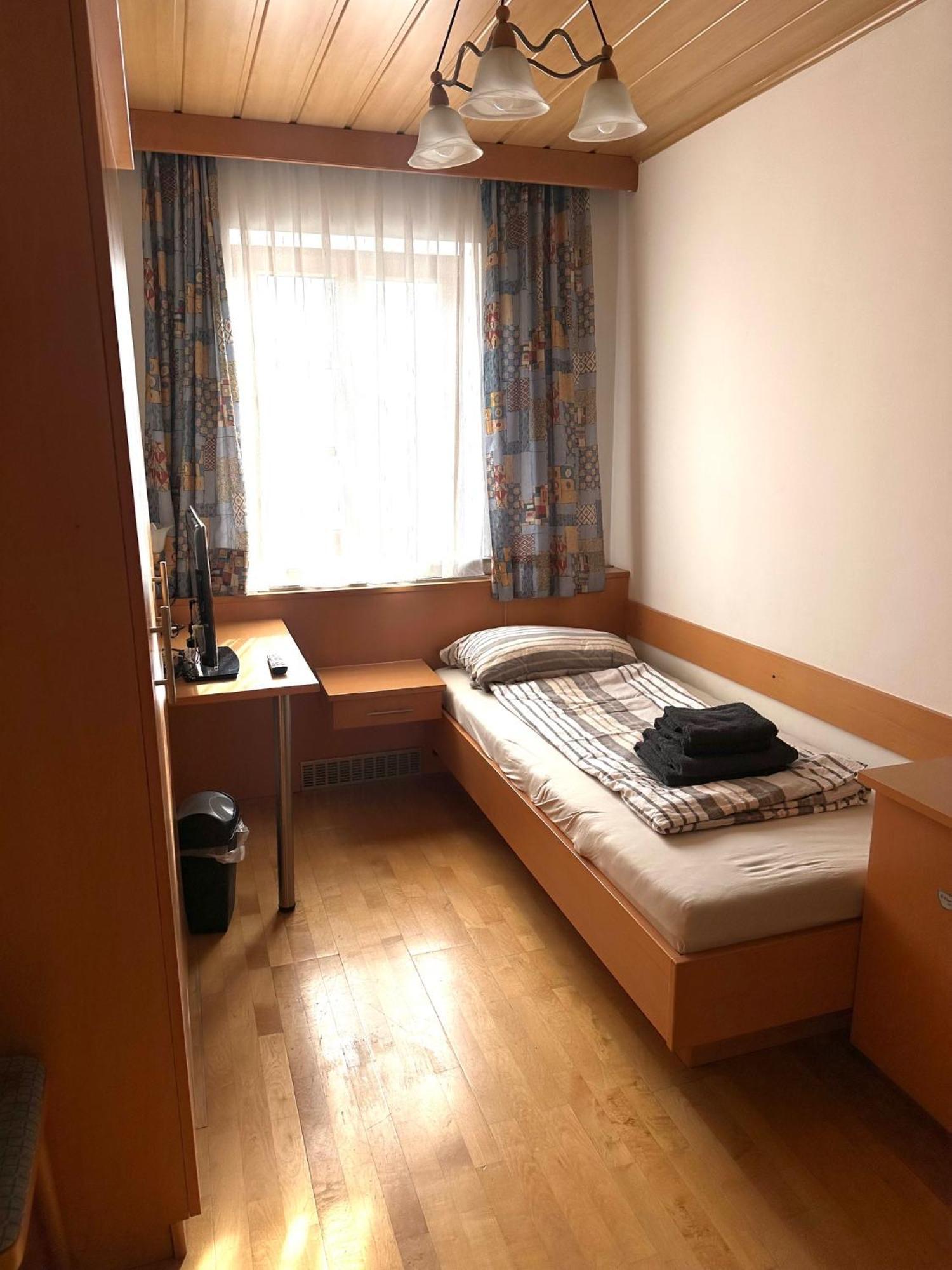 Havanna Pension Sankt Poelten Esterno foto