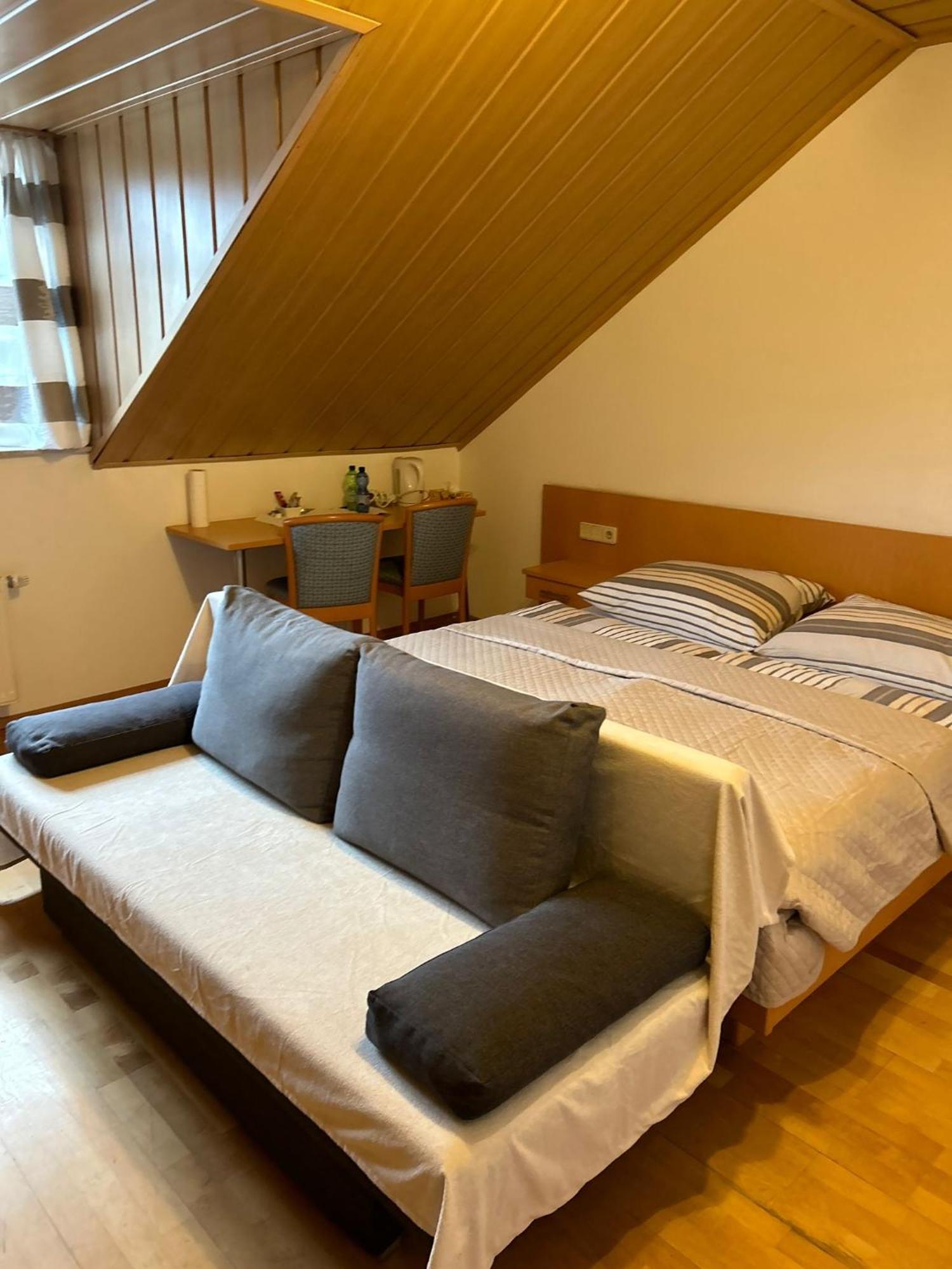 Havanna Pension Sankt Poelten Esterno foto
